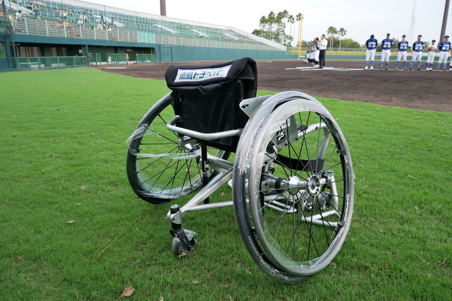 スポーツ用車いすの寄贈