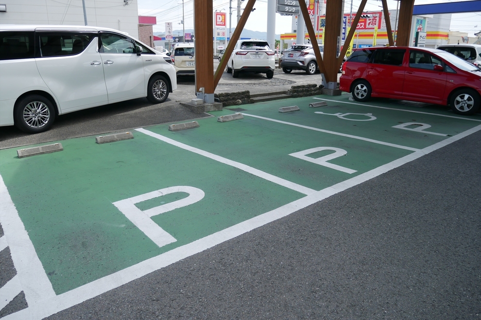 石井店車椅子スペース駐車場