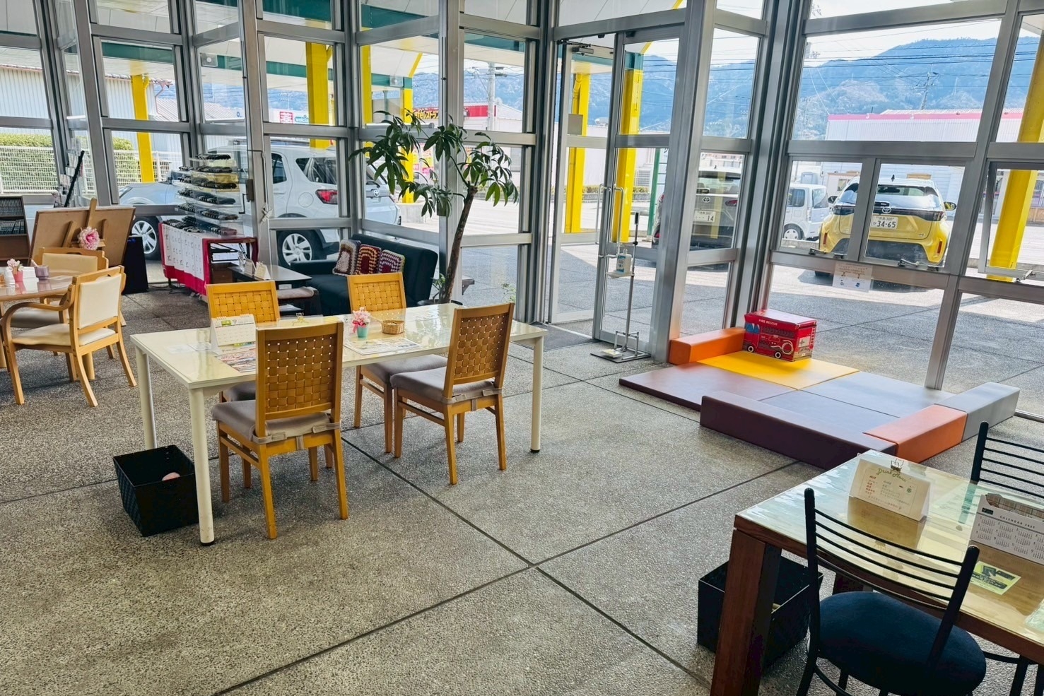 鴨島店内観