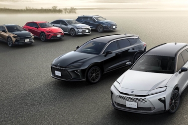 （前列右）：特別仕様車 ESTATE RS “THE 70th” （ベース車両はESTATE RS）