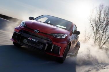 RZ“High performance”（6MT・4WD）