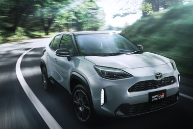 【モデル入り素材】GR SPORT（ハイブリッド・2WD）