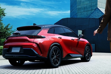 【モデル入り素材】SPORT RS（2.5Lプラグインハイブリッド車）
